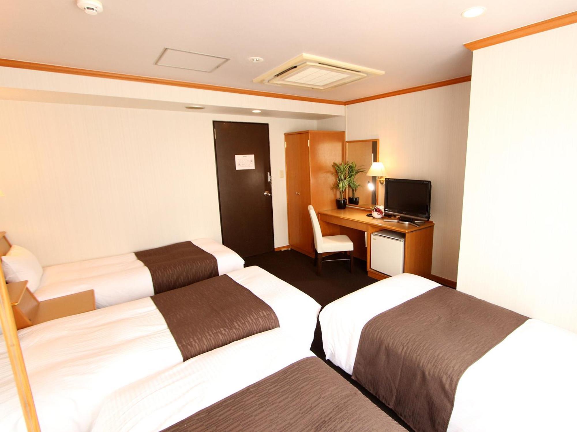 Hotel Livemax Budget Naha Tomarikou Rum bild