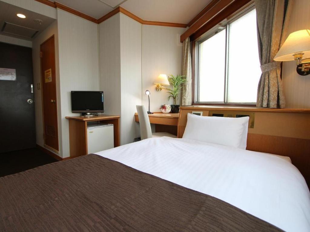 Hotel Livemax Budget Naha Tomarikou Exteriör bild