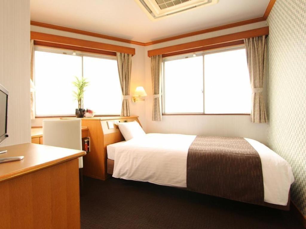 Hotel Livemax Budget Naha Tomarikou Exteriör bild