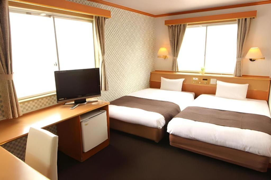 Hotel Livemax Budget Naha Tomarikou Exteriör bild
