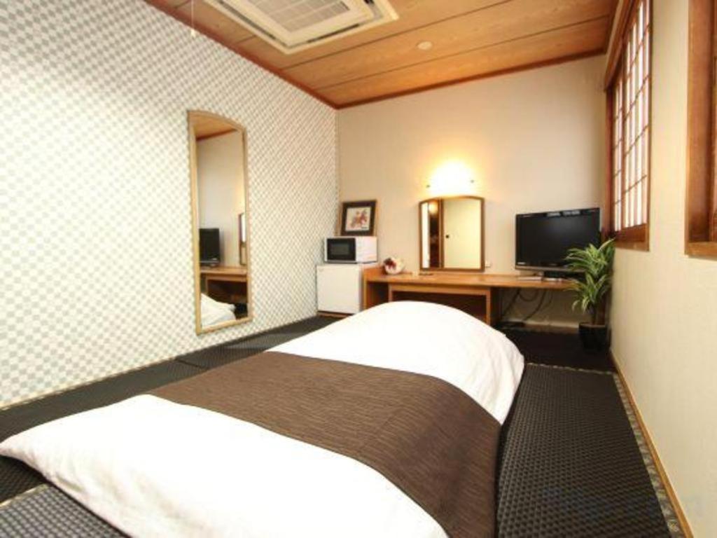 Hotel Livemax Budget Naha Tomarikou Exteriör bild