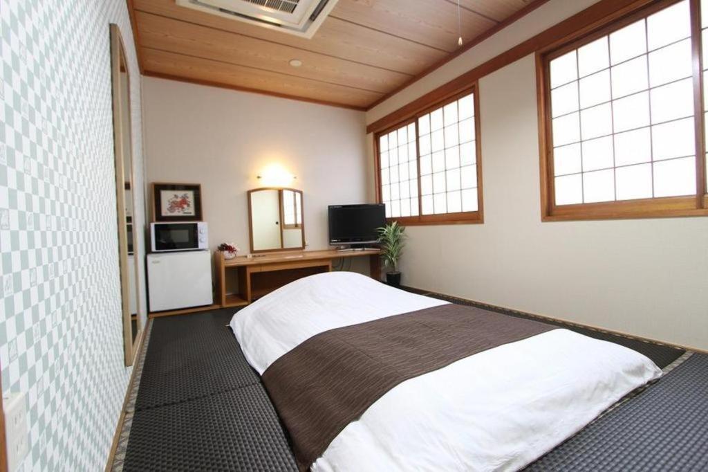 Hotel Livemax Budget Naha Tomarikou Exteriör bild
