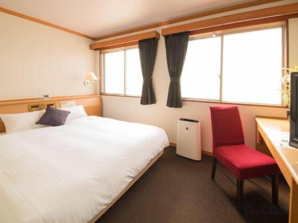 Hotel Livemax Budget Naha Tomarikou Exteriör bild
