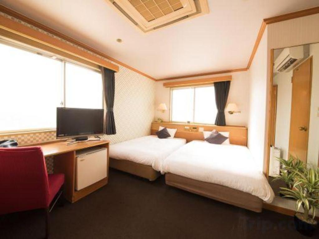 Hotel Livemax Budget Naha Tomarikou Exteriör bild
