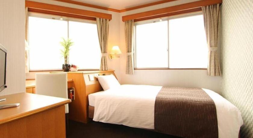 Hotel Livemax Budget Naha Tomarikou Exteriör bild