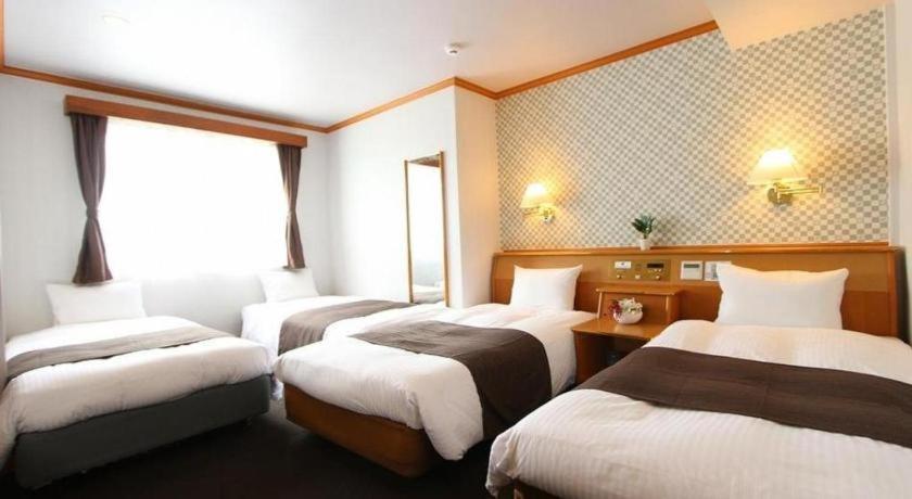 Hotel Livemax Budget Naha Tomarikou Exteriör bild